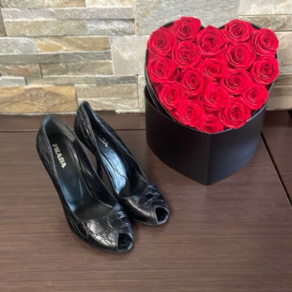 🎉🎉 HOST PICK 🎉🎉 100% authentic Prada alligator, 4 inch black peep toe heels